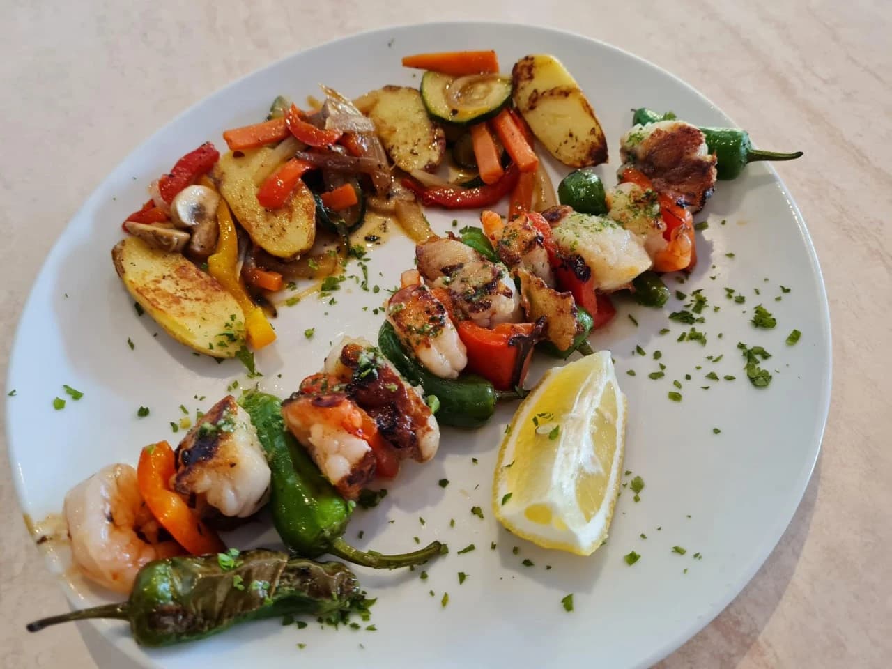 Beach Club Restaurant - Photo 3