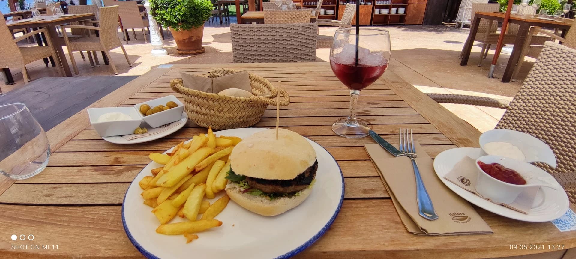 Beach Club - Photo 4