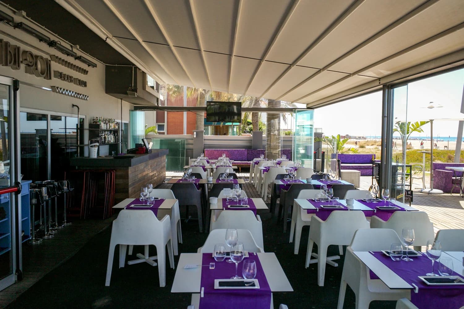 Tibu-Ron Beach Club in Barcelona