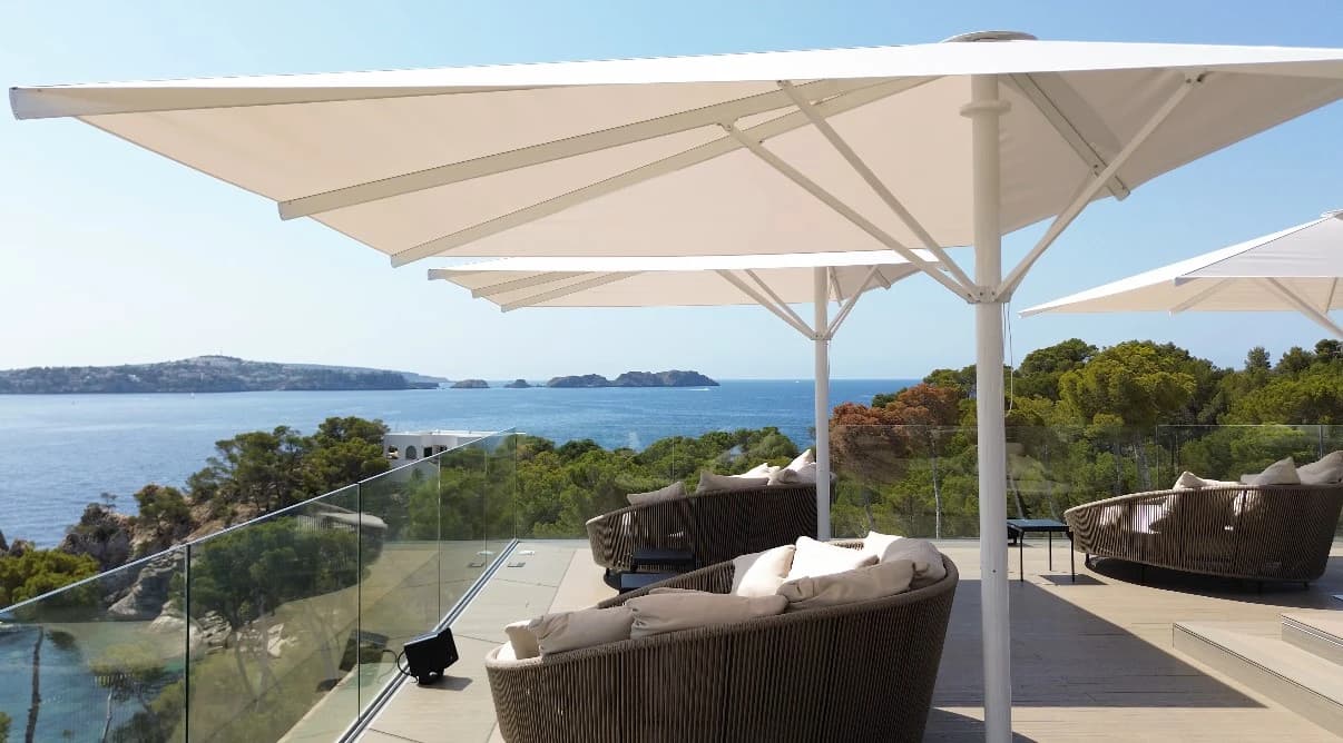 Beach clubs in Cala Fornells