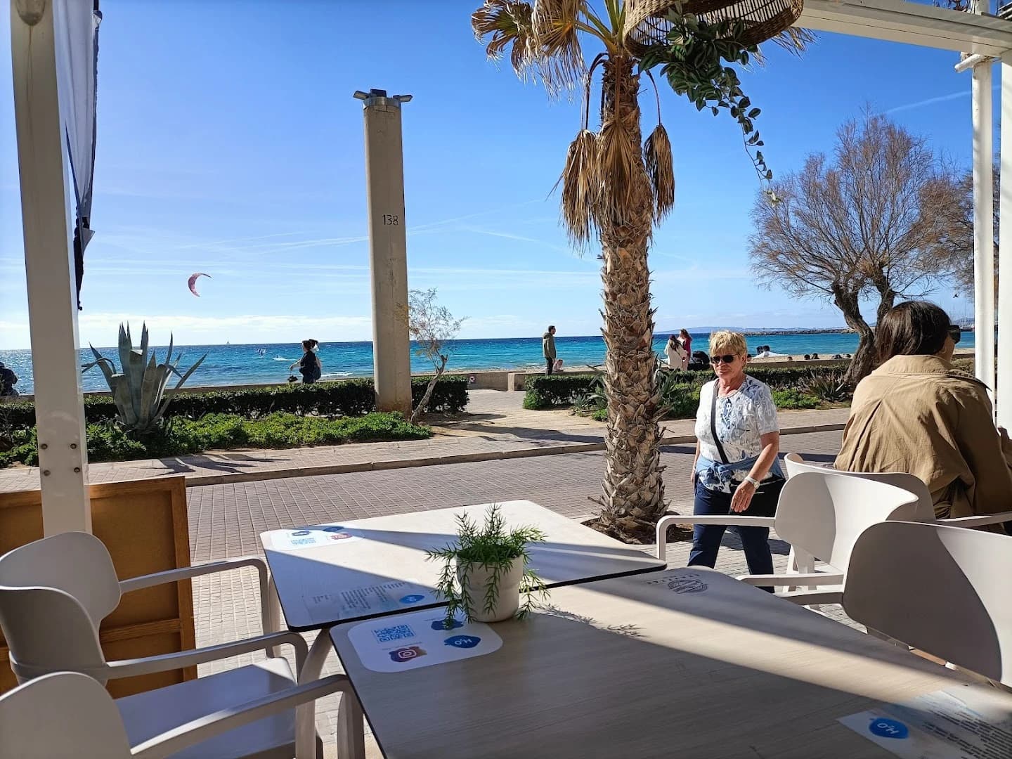 Beach Club y Cocktail Bar La Pedrisa - Photo 4