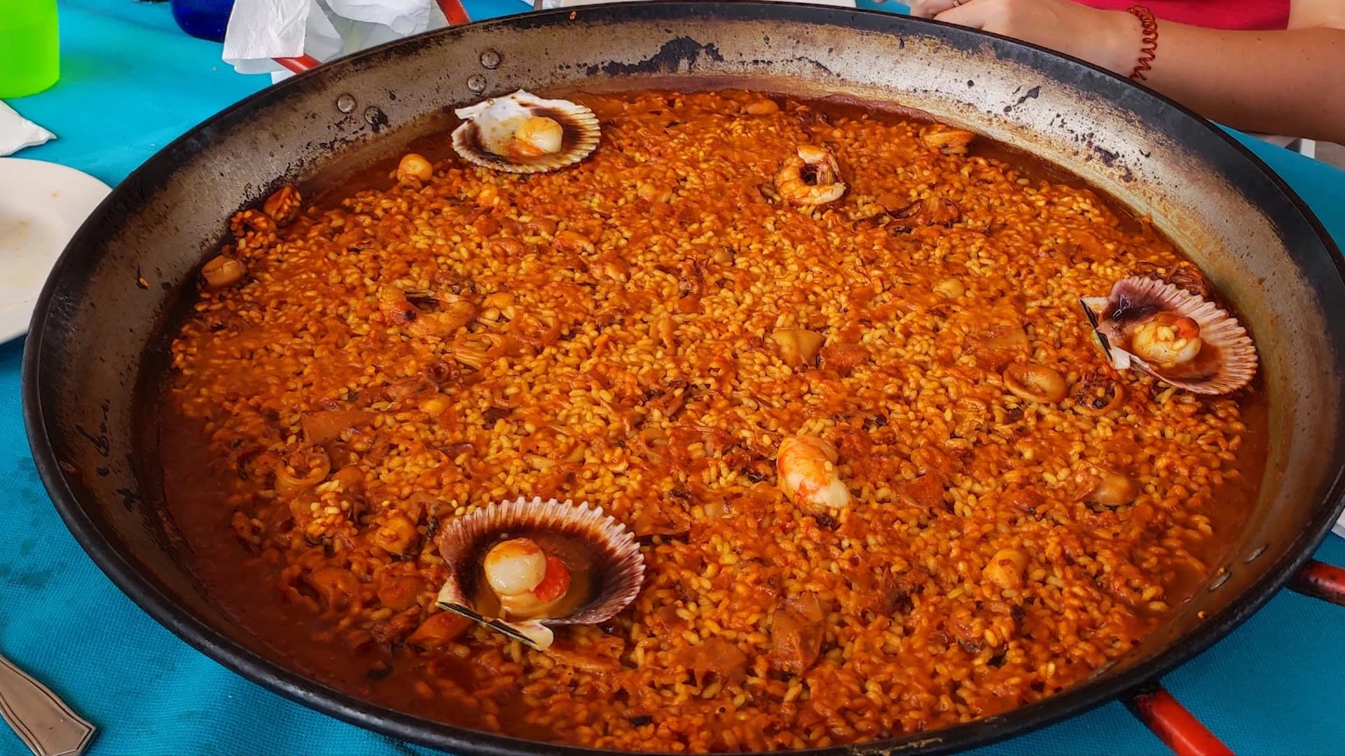 Mediterraneo Beach Club - Photo 2