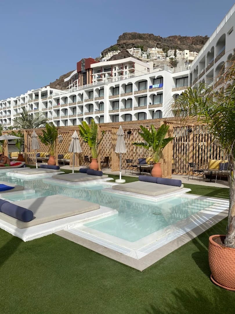 La Riviera Beach Club - Photo 3