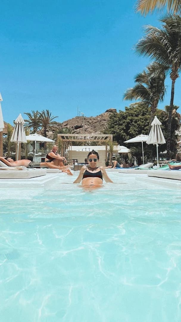 La Riviera Beach Club - Photo 4