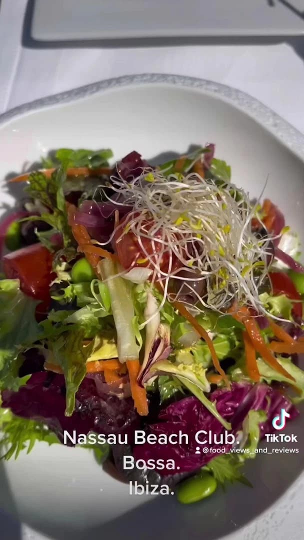 Nassau Beach Club - Photo 2