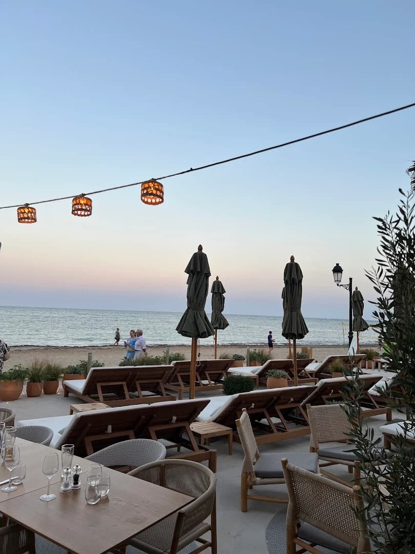 Yellow Fish Beach Club - Photo 5