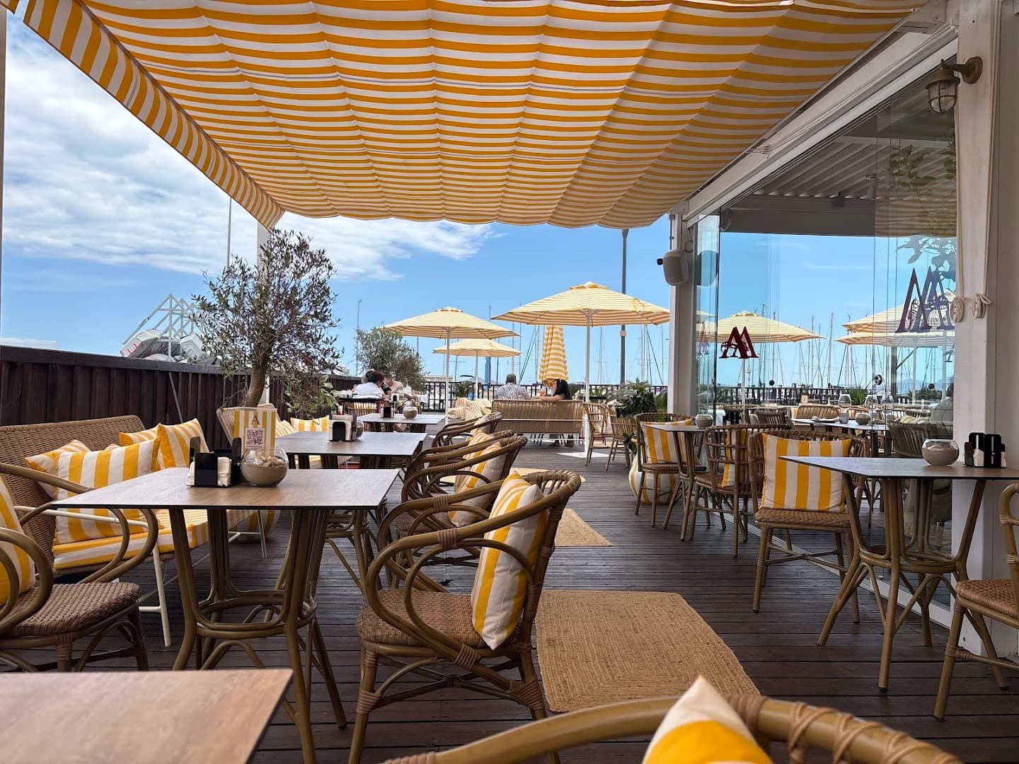 Beach clubs in Los Alcazares