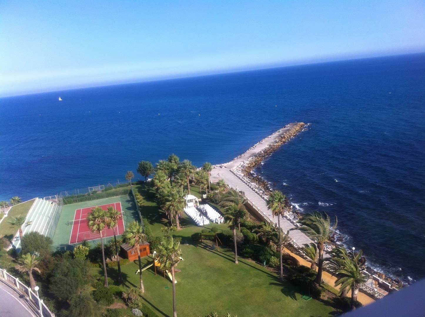 Pierinos @ Sunset Beach Club