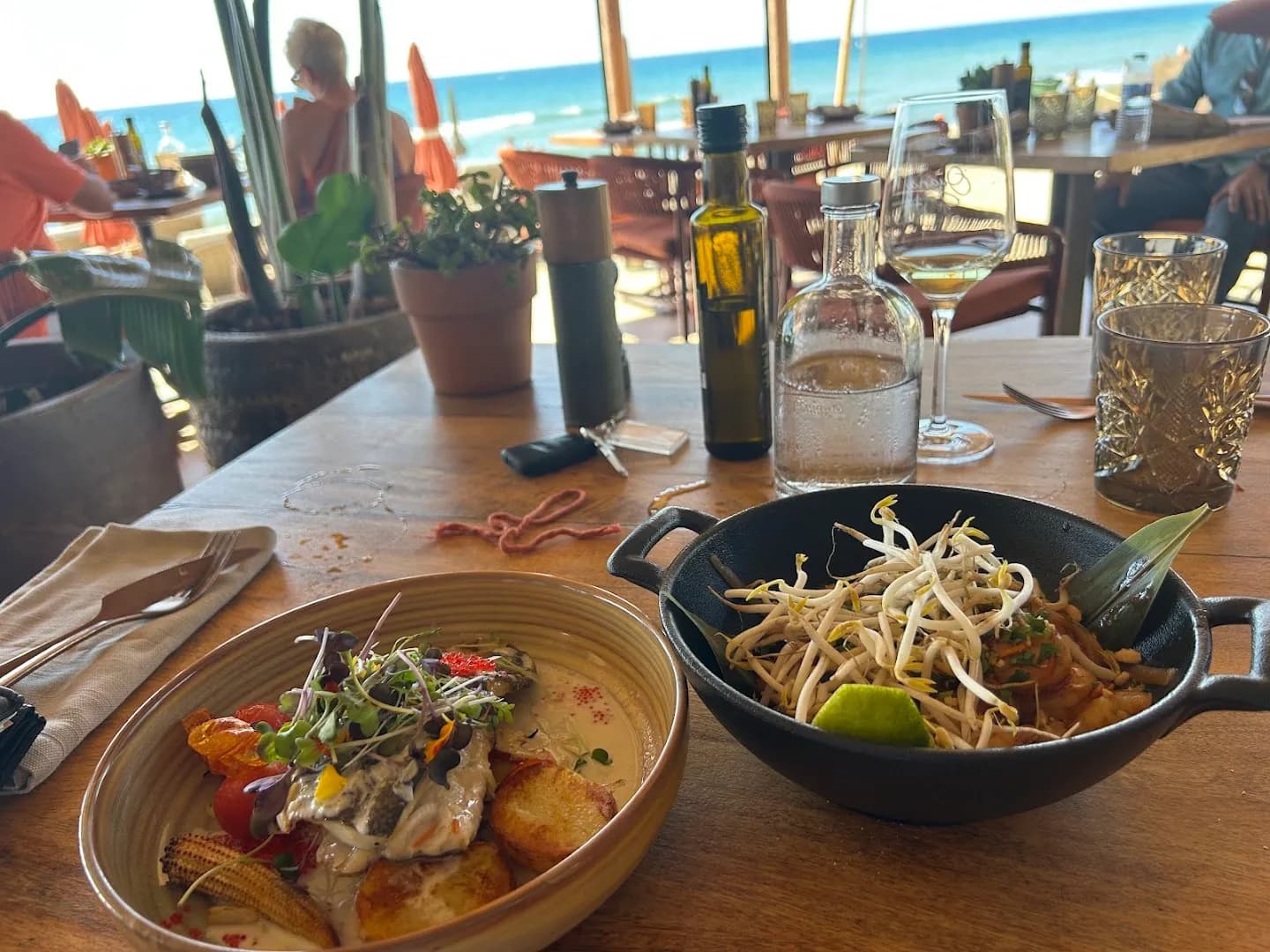 Oyana Beach Club & Restaurant - Photo 4