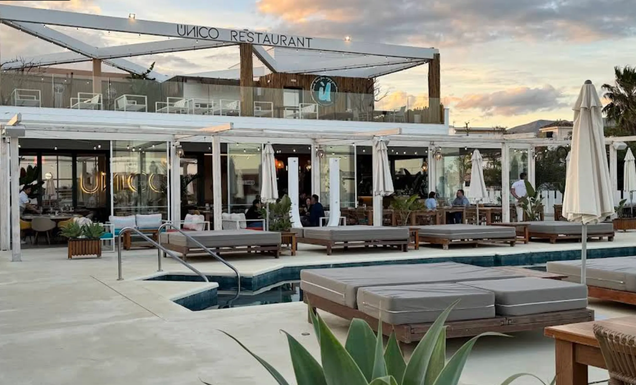 Único Beach Club