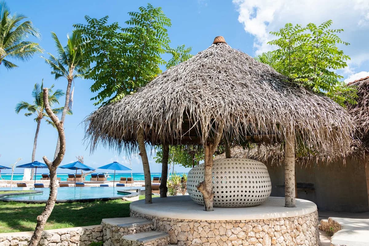 Beach clubs in Nusa Lembongan
