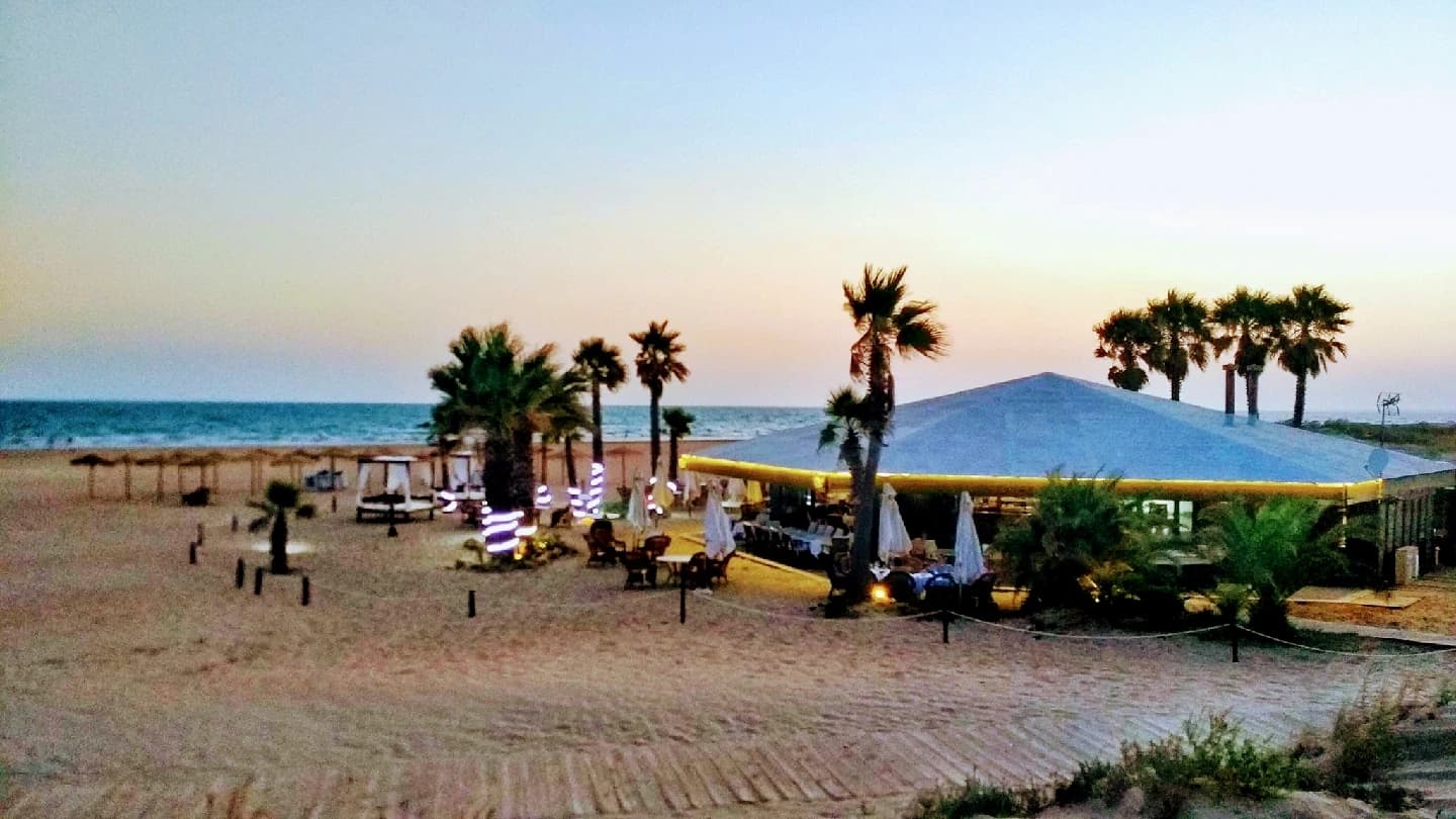 El Tabla Beach Club - Photo 5