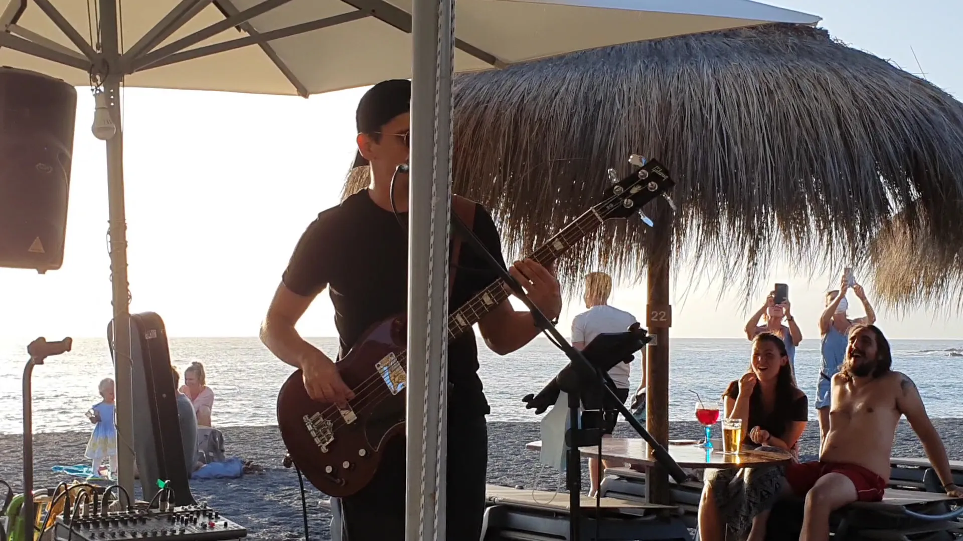 Coqueluche beach bar - Photo 2