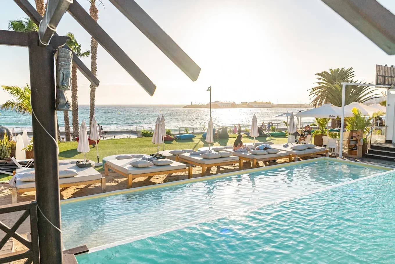Roca Blanca Beach Club & Restaurant