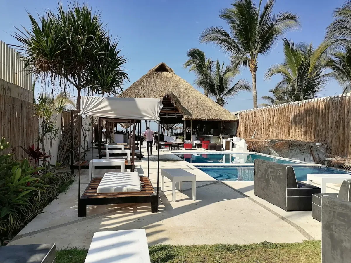 Back pool and garden beach at Hollister Beach Club, Playa La Gloria