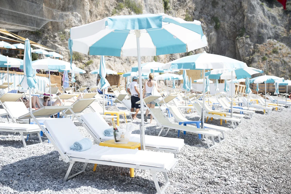 Comfortable sunbeds at Lido degli Artisti, Duoglio Beach, Amalfi