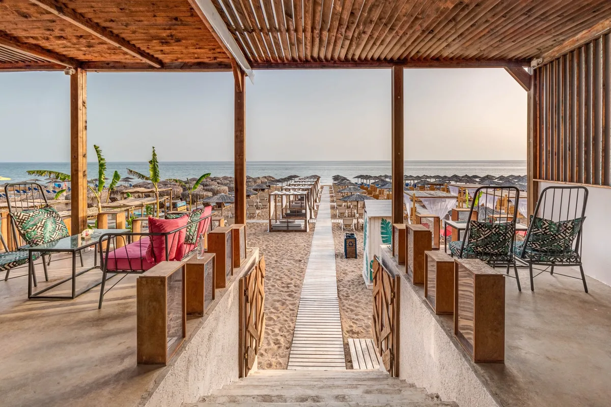 Free loungers and a Mediterranean restaurant at Armeno Lounge, Marathias Beach