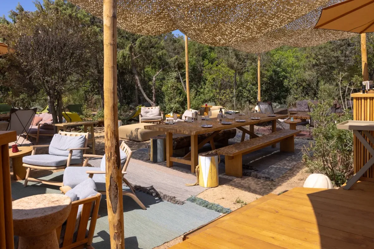 Boho-chic five-star beach service and sea-view lounge at A Mare, Liscia Ruja