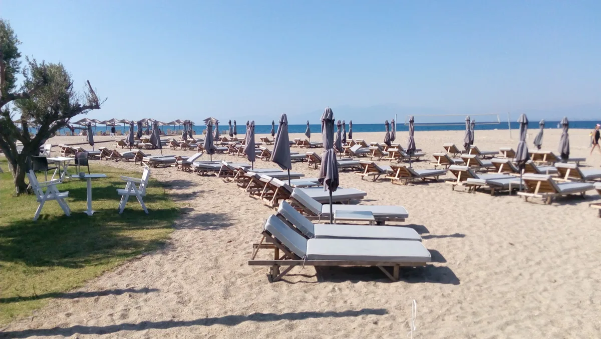 Modern Mykonos-style beach bar at Agios Ioannis near Nikiti, Riviera Beach Bar