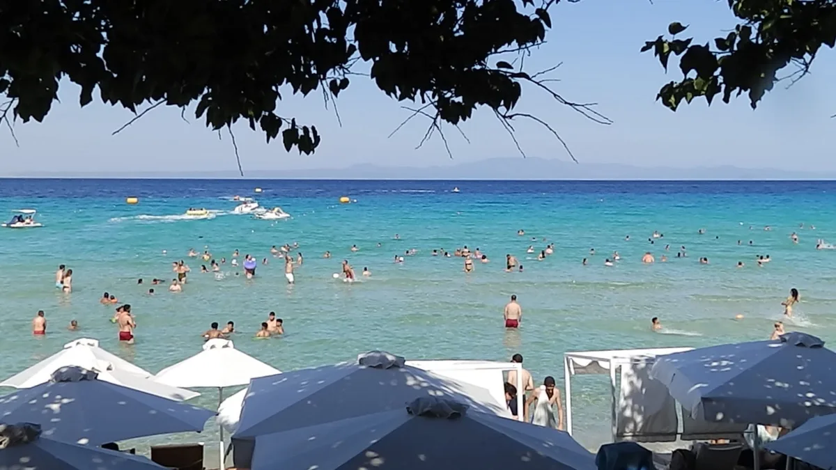 Sunbeds and Greek plates by the sea at Lotos Beach Bar, Kallithea