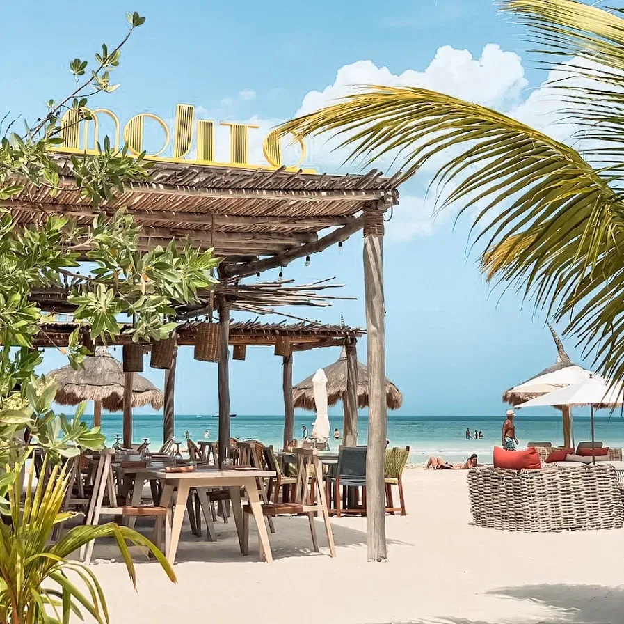 Central loungers and cocktail bar at Mojito's Beach Club, Playa Holbox