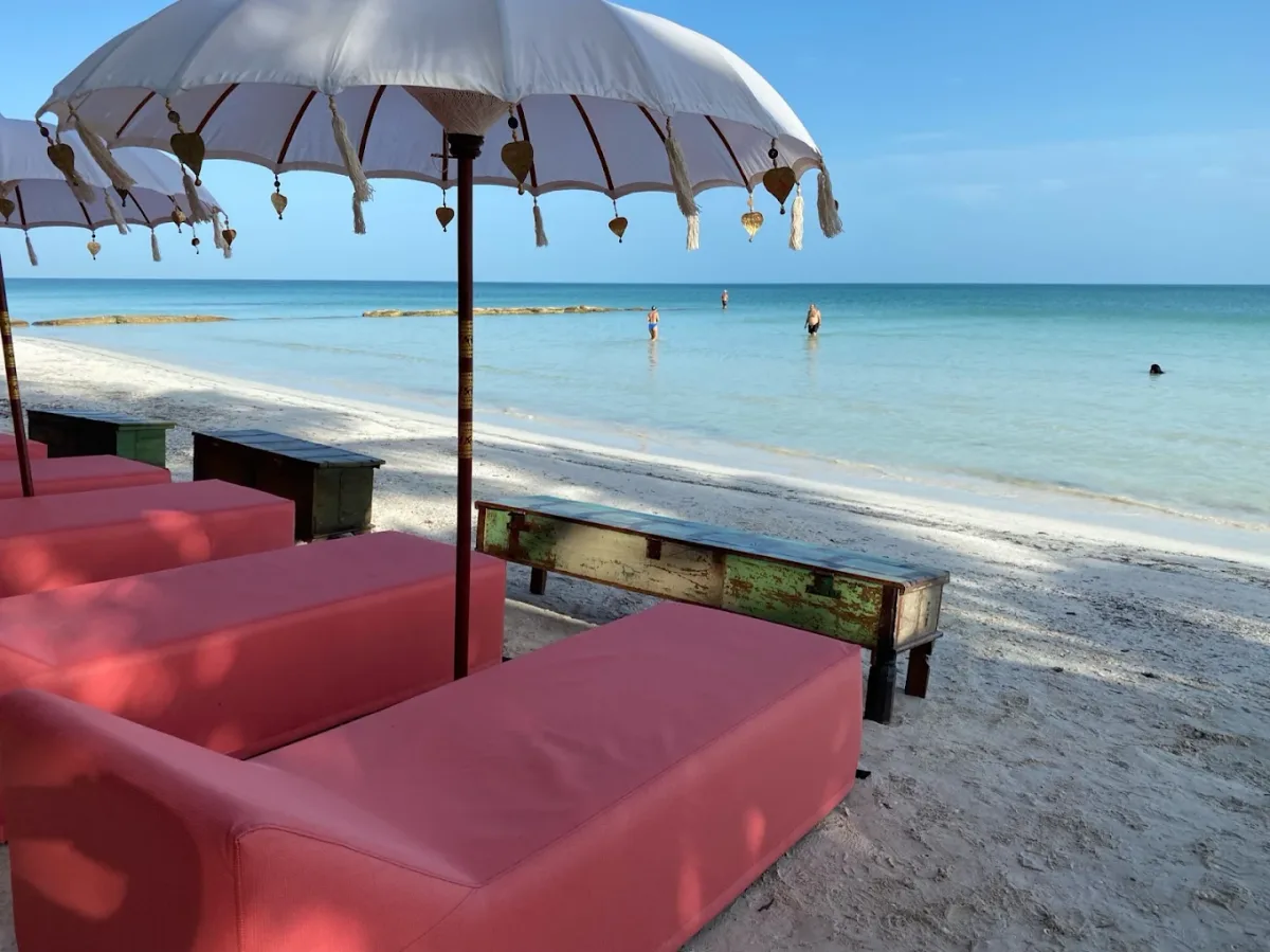 Family loungers and beach bar at Serenity Beach Club, Holbox Dream Hotel