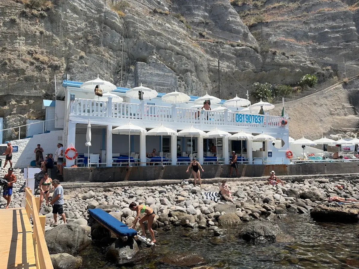 Wooden terrace over the thermal cove at La Sorgente, Sorgeto bay