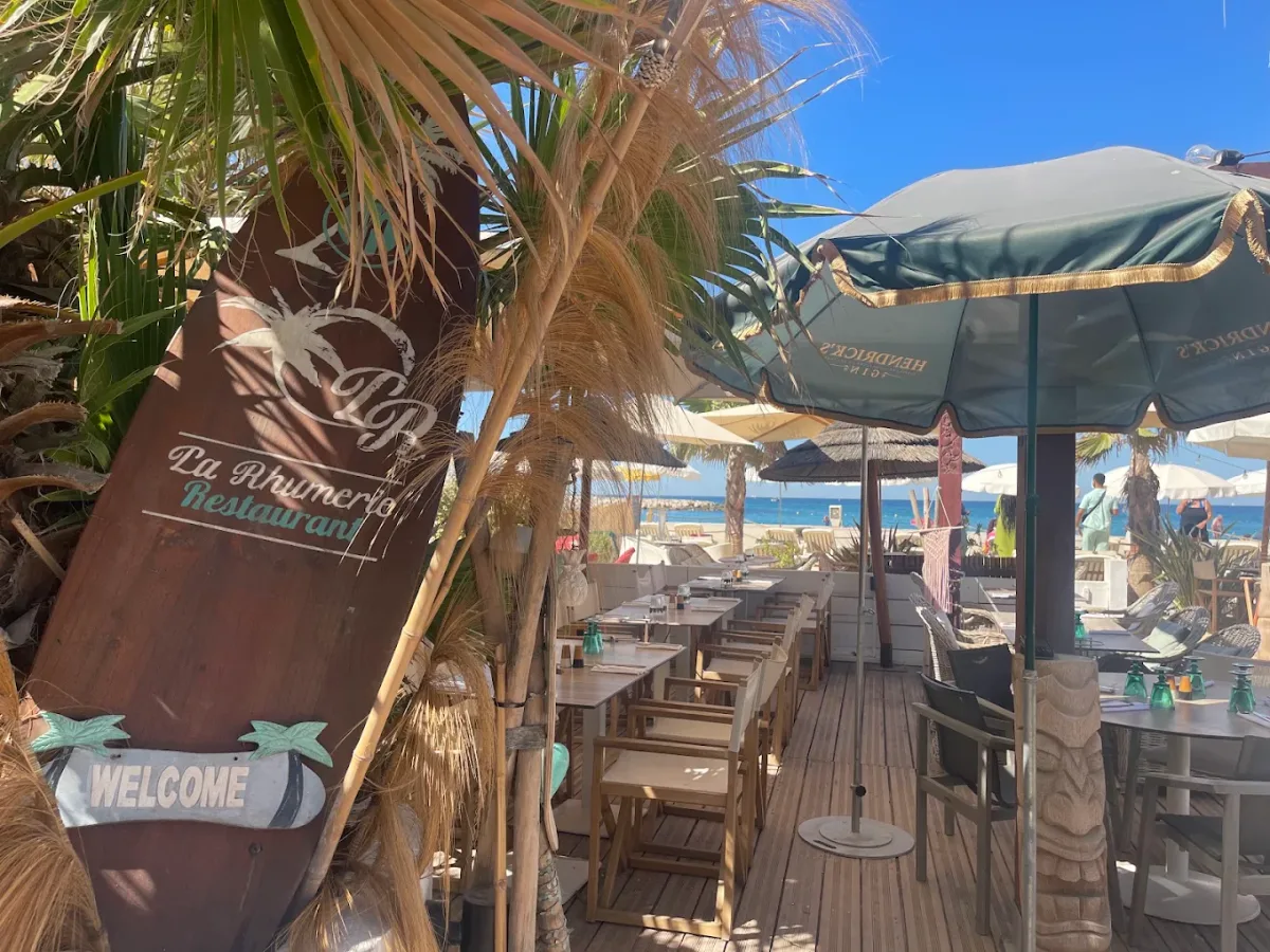Cocktail bar and private beach at La Rhumerie on the Prado beaches