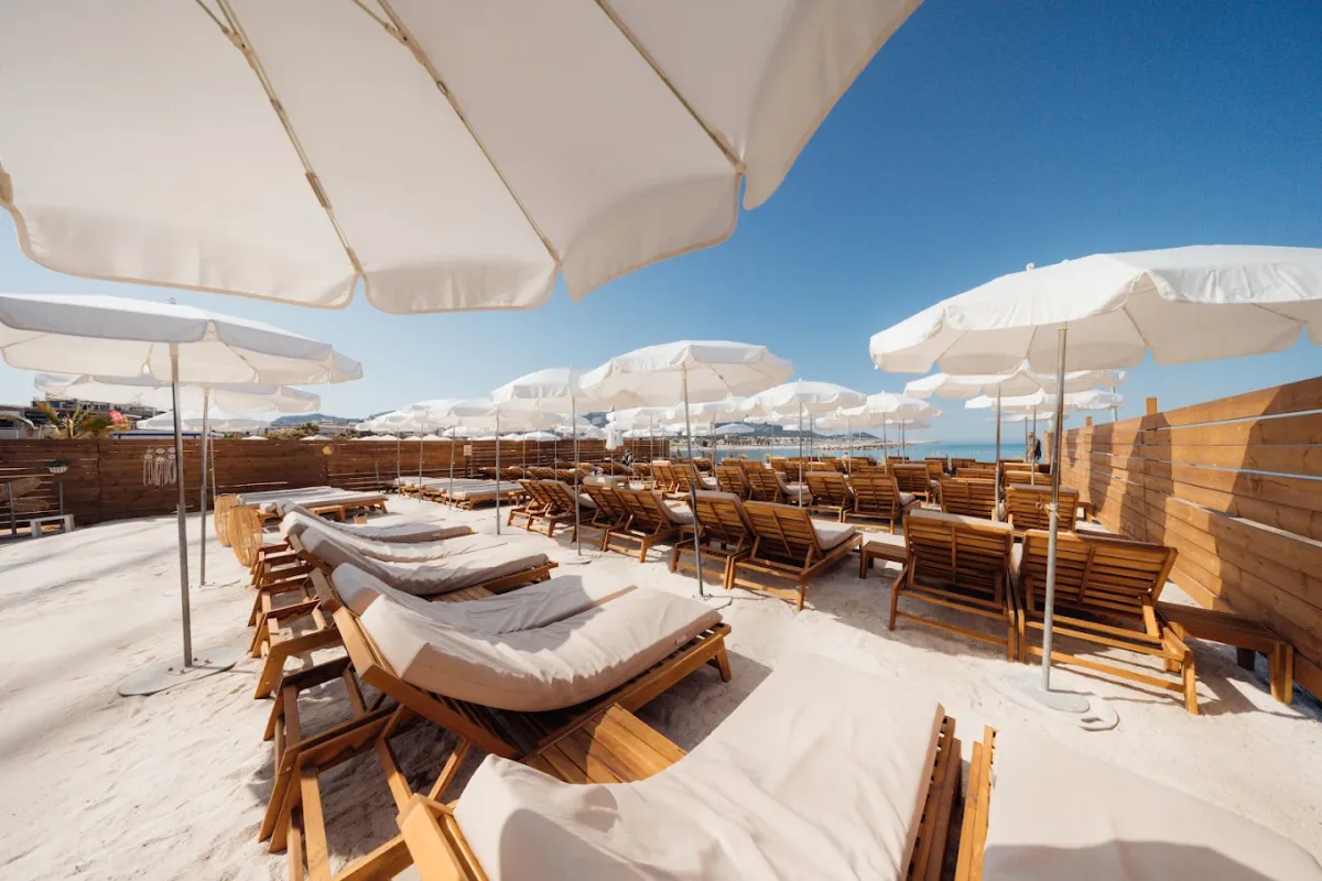 Loungers with table service on the sand at Les Voiles M, Escale Borely