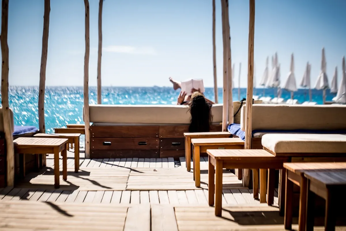 Pontoon loungers with the sea on both sides at Les Canailles, Fabron beach, Nice