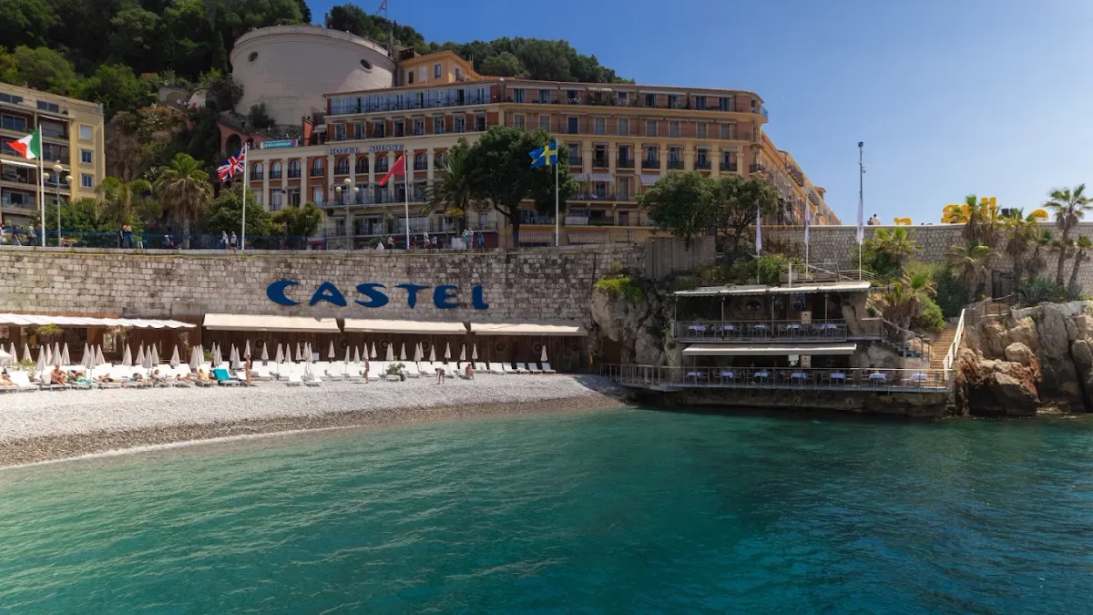 Sunset diners at the seafront restaurant of Castel Plage below Castle Hill, Nice