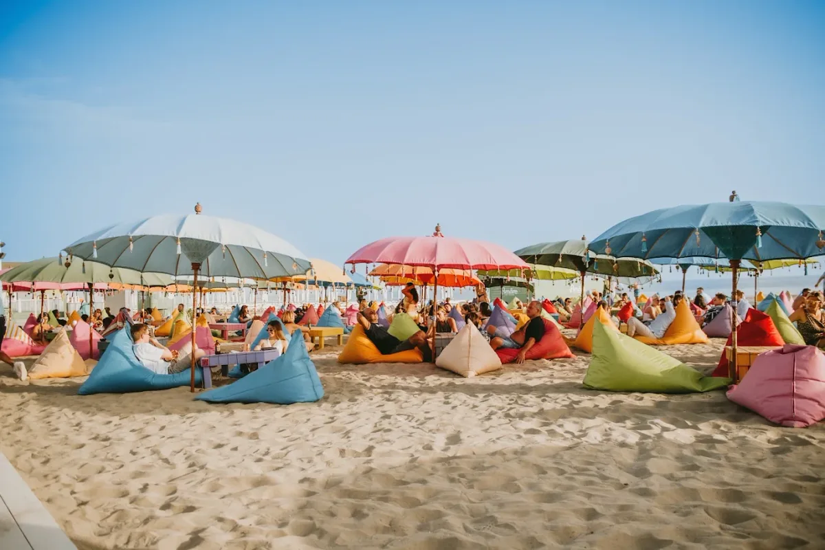 Sunset show and beach tables at Amare Holi Beach, near Passoscuro