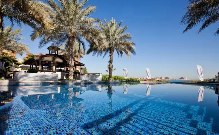 Infinity pool and kids' pool at RIVA Beach Club, Club Vista Mare