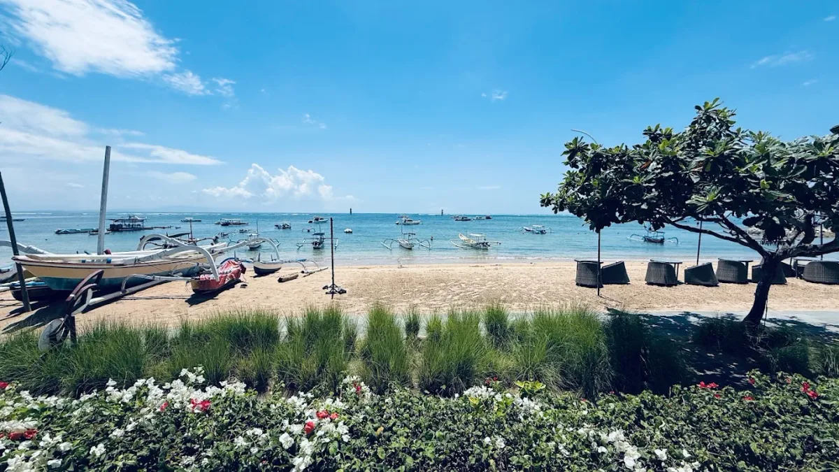Beachfront tables and live music at Pier Eight, InterContinental Bali Sanur