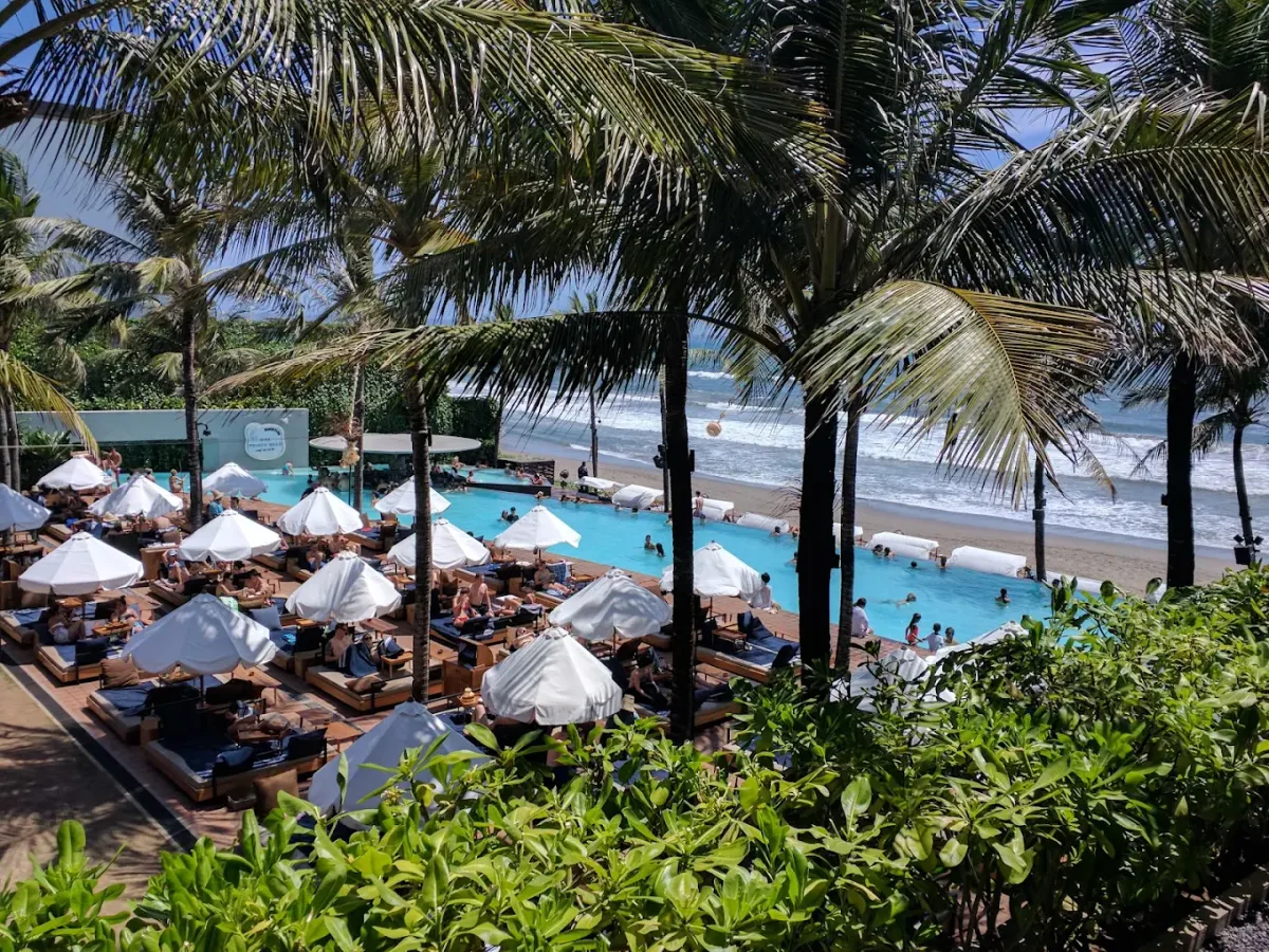 Grass amphitheatre and pool facing the sea at Potato Head Beach Club, Petitenget Beach