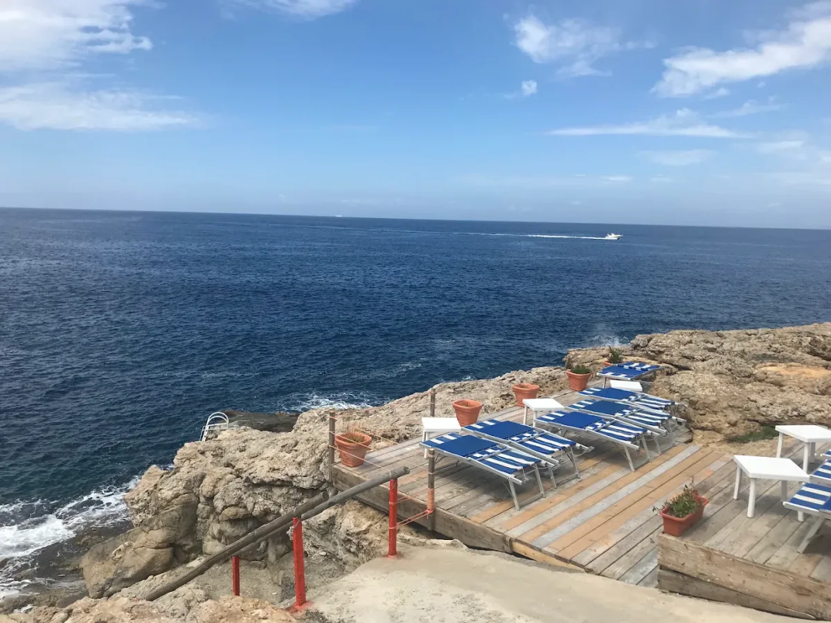 Flat rocks and sunbeds for hire at Lido La Solara, Capo di Sorrento