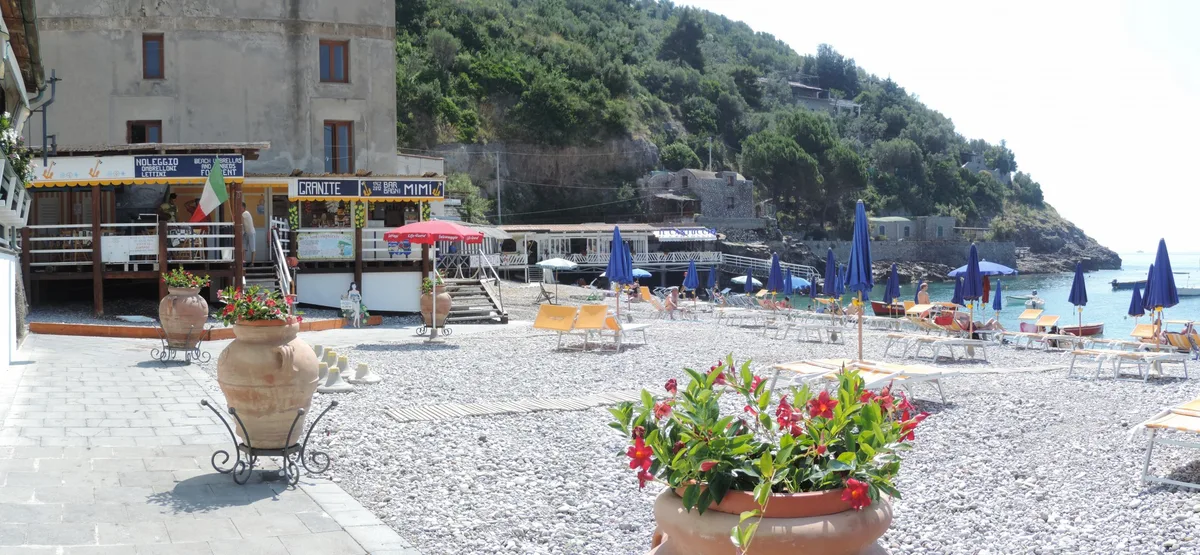 Traditional umbrellas and deckchairs on the widest beach at Bagni Mimì, Marina del Cantone